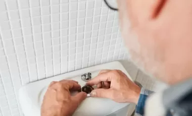 My Toilet Button isn’t Flushing – What Can I Do?